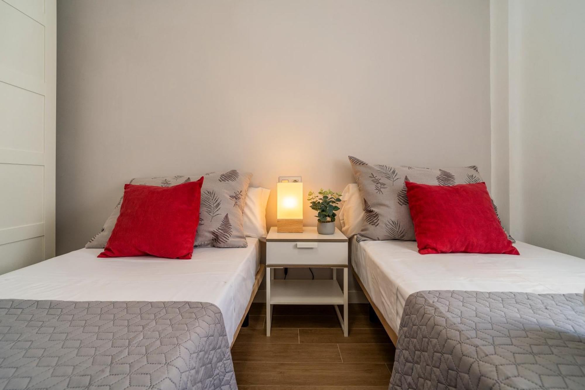 Апартаменты New Luxury House In The Center! Nuevo Piso De Lujo En El Centro. Малага Экстерьер фото